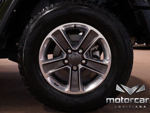 Used 2022 Jeep Wrangler Unlimited Sahara w/ LED Lighting Group AWD/4WD image 21