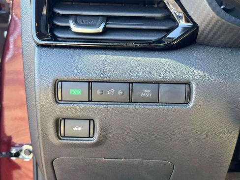 Certified 2025 Nissan Sentra SV image 19