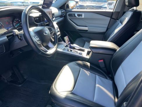 Certified 2022 Ford Explorer XLT w/ Equipment Group 202A image 7