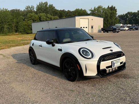 Used 2024 MINI Cooper S FWD image 2