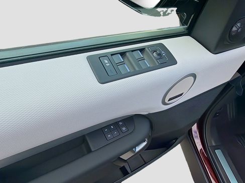 New 2026 Land Rover Discovery Limited Edition image 24