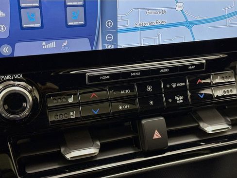 Used 2022 Toyota Highlander Platinum image 16