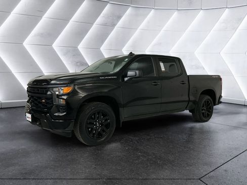 Used 2024 Chevrolet Silverado 1500 Custom image 3