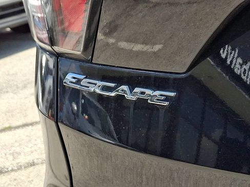 Used 2018 Ford Escape SE w/ SE Sport Appearance Package FWD image 29