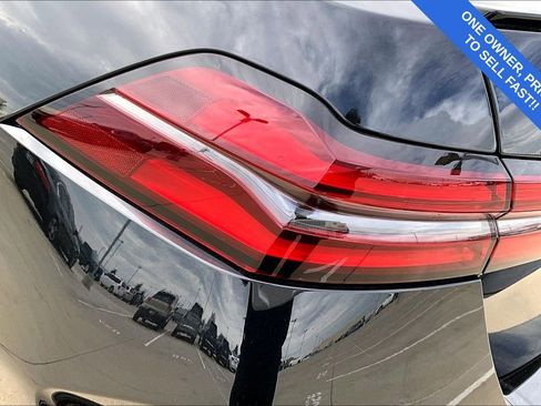 Used 2025 BMW M5 w/ Executive Package image 40