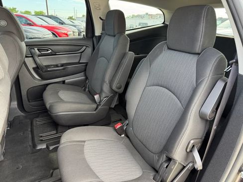 Used 2017 Chevrolet Traverse LT w/ Style and Technology Package FWD image 10