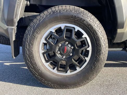 Used 2025 Toyota Tacoma TRD Off-Road AWD/4WD image 33