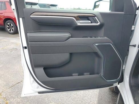 New 2025 GMC Sierra 1500 Elevation image 29