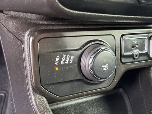 Used 2021 Jeep Renegade Sport image 30