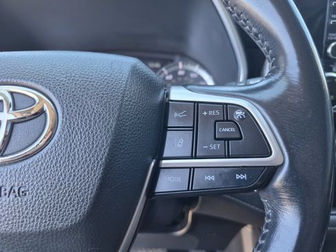 Used 2022 Toyota Highlander XLE AWD/4WD image 20