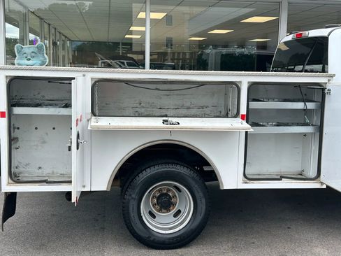 Used 2022 Ford F350 XL w/ Power Equipment Group image 9