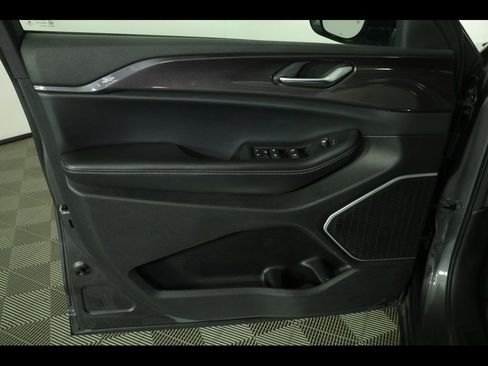 Used 2022 Jeep Grand Cherokee L Laredo AWD/4WD image 23