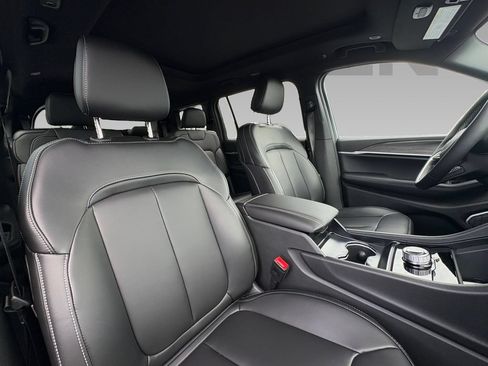 New 2026 Jeep Grand Cherokee L Limited RWD image 9