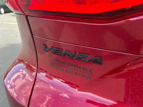 Used 2023 Toyota Venza Nightshade AWD/4WD image 9