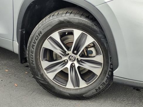 Used 2020 Toyota Highlander XLE image 10