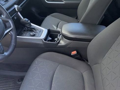 Used 2021 Toyota RAV4 XLE w/ Convenience Package image 3
