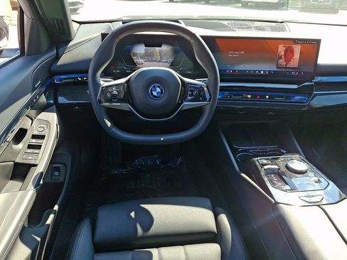 Used 2025 BMW i5 eDrive40i RWD image 11