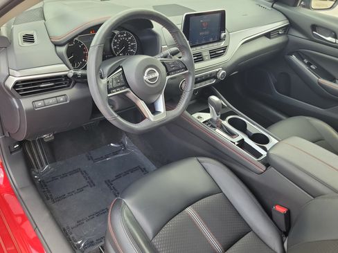 Used 2024 Nissan Altima 2.5 SR FWD image 9