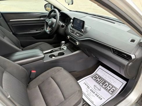 Used 2022 Nissan Altima 2.5 SV FWD image 16