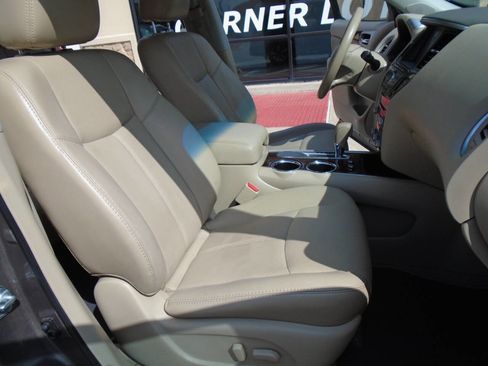 Used 2014 Nissan Pathfinder Platinum FWD image 14