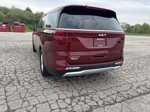 Used 2024 Kia Carnival LX FWD image 29