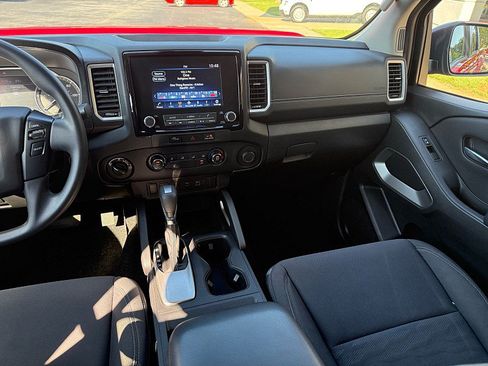 Used 2023 Nissan Frontier SV AWD/4WD image 16