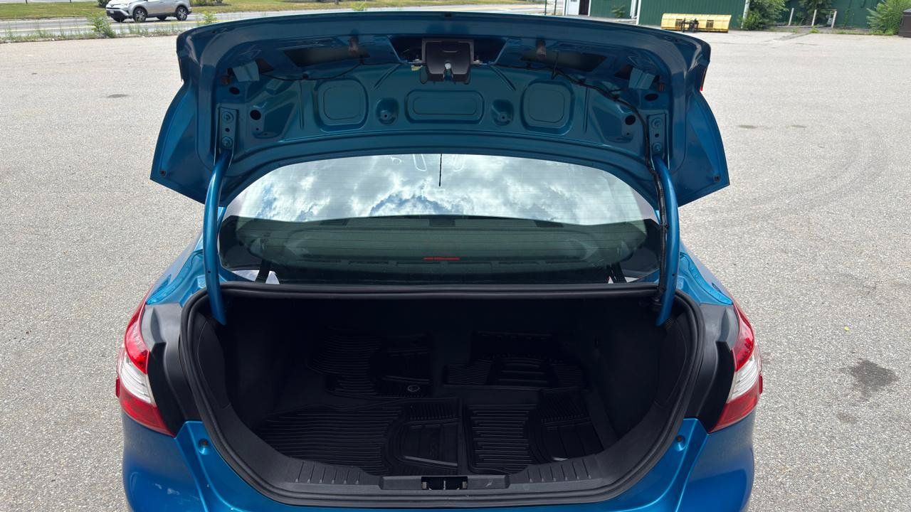 Used 2013 Ford Focus SE w/ SE Winter Pkg FWD image 32