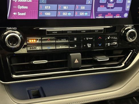 Used 2020 Toyota Highlander Limited Platinum image 22