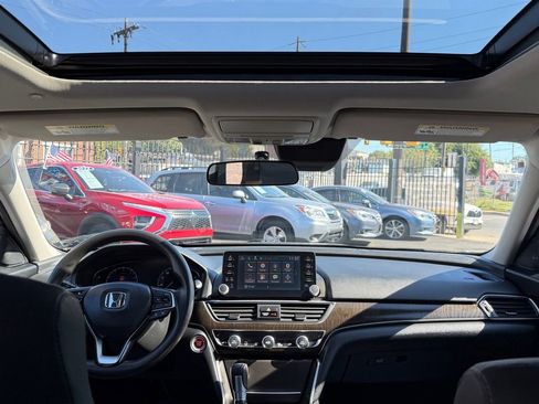 Used 2018 Honda Accord EX image 11