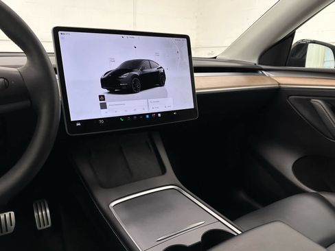 Used 2022 Tesla Model Y Performance image 27