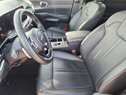 Used 2025 Kia Sorento EX image 10