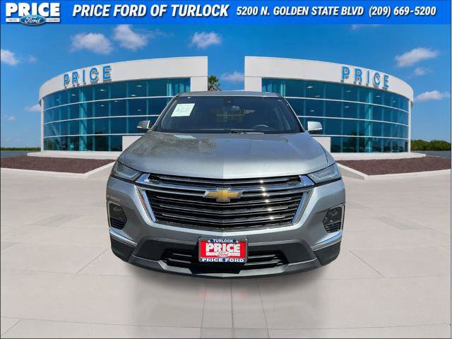 Used 2023 Chevrolet Traverse LT FWD image 2