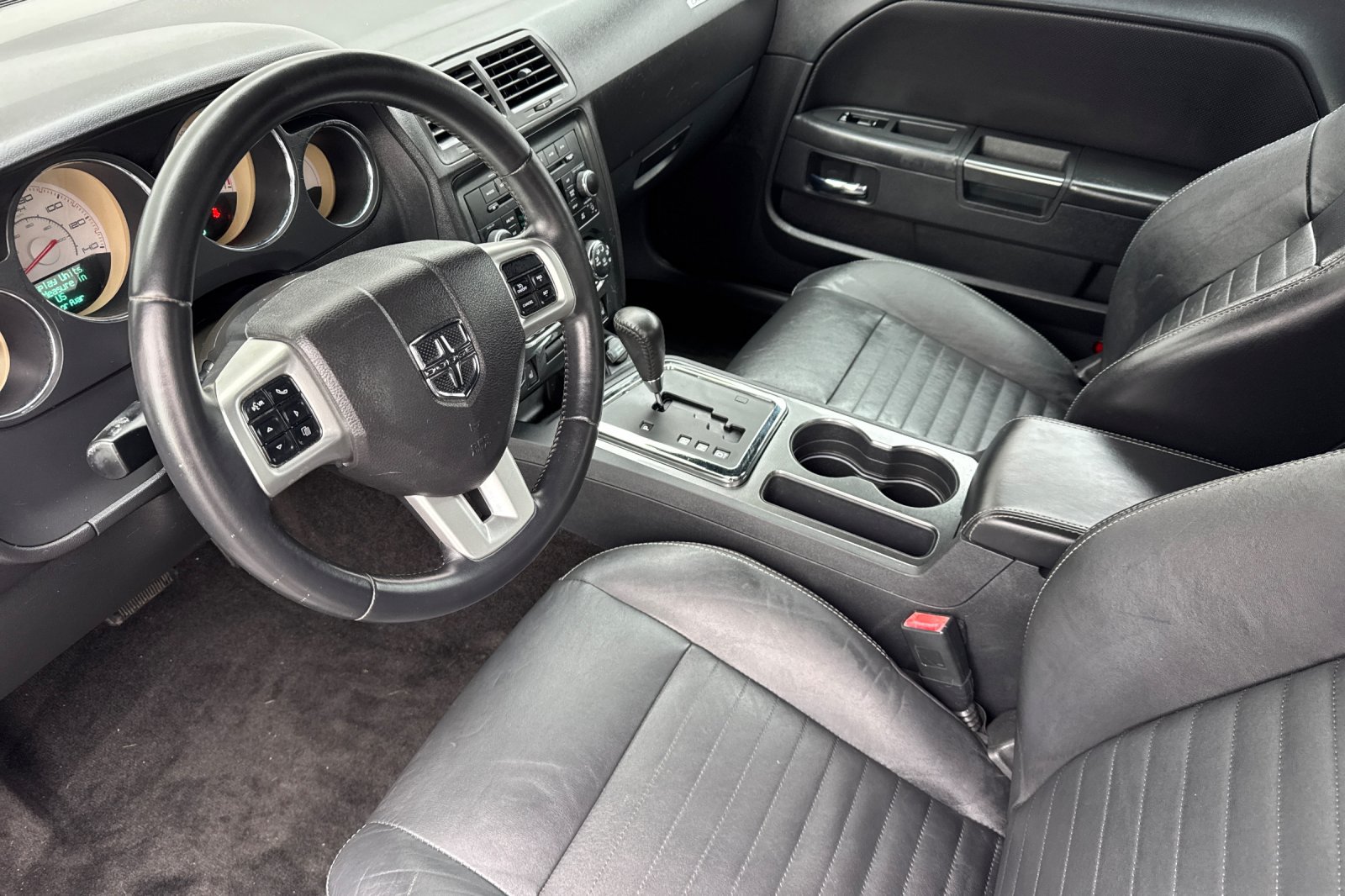 Used 2011 Dodge Challenger RWD image 10