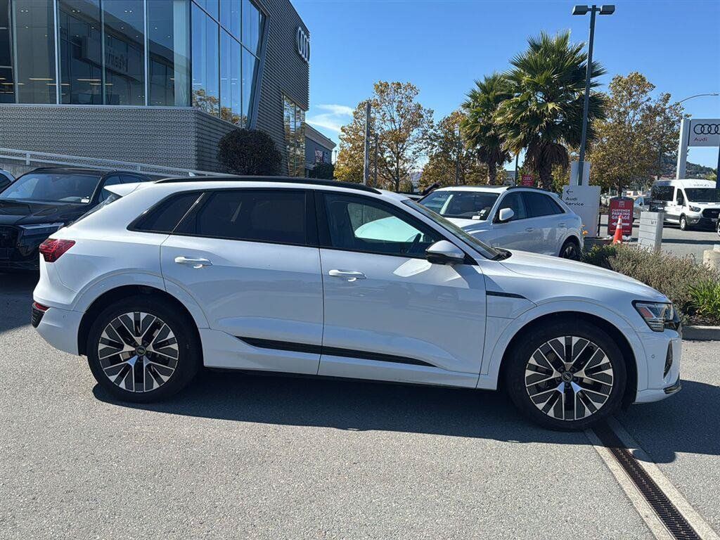 Used 2024 Audi Q8 e-tron Prestige w/ Prestige Package AWD/4WD image 5