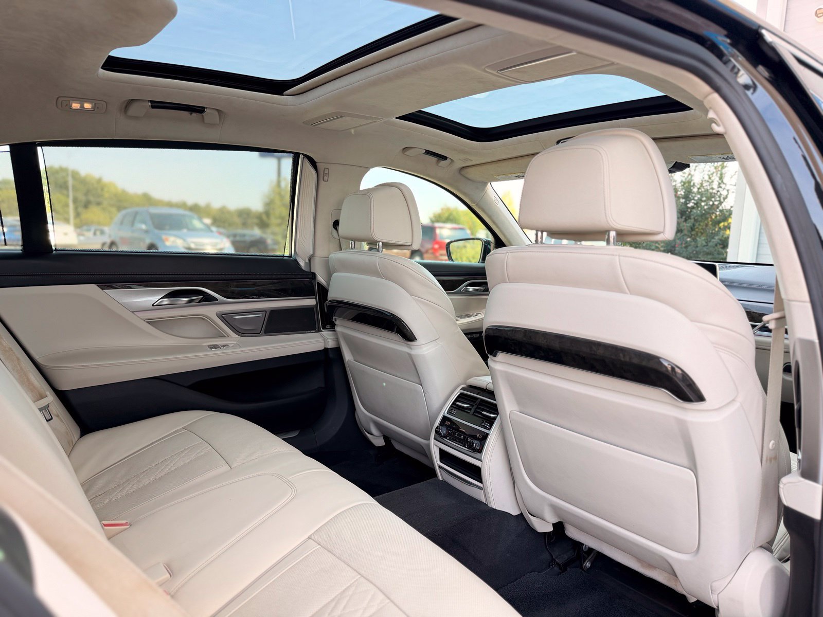 Used 2018 BMW 750i xDrive AWD/4WD image 29