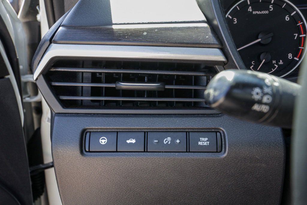 Used 2023 Nissan Altima 2.5 SV w/ SV Premium Package FWD image 34