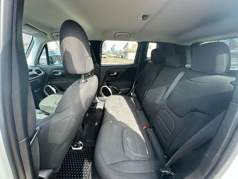 Used 2018 Jeep Renegade Latitude w/ Cold Weather Group image 15