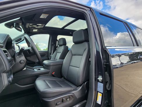 Used 2024 Chevrolet Suburban LT w/ Luxury Package AWD/4WD image 10
