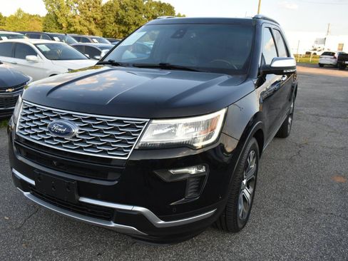 Used 2019 Ford Explorer Platinum AWD/4WD image 2