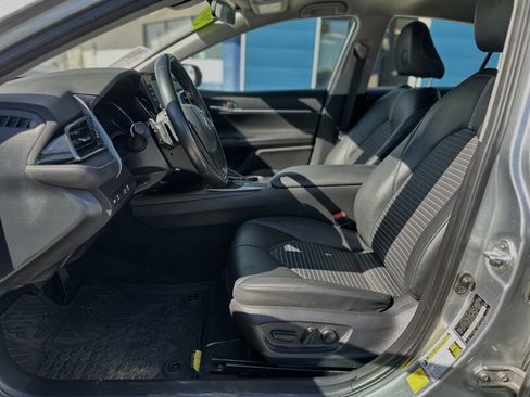 Used 2023 Toyota Camry SE image 3