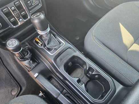 Used 2024 Jeep Wrangler Unlimited AWD/4WD image 20