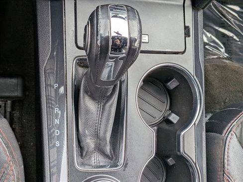 Used 2018 Ford Explorer XLT w/ Equipment Group 202A FWD image 12