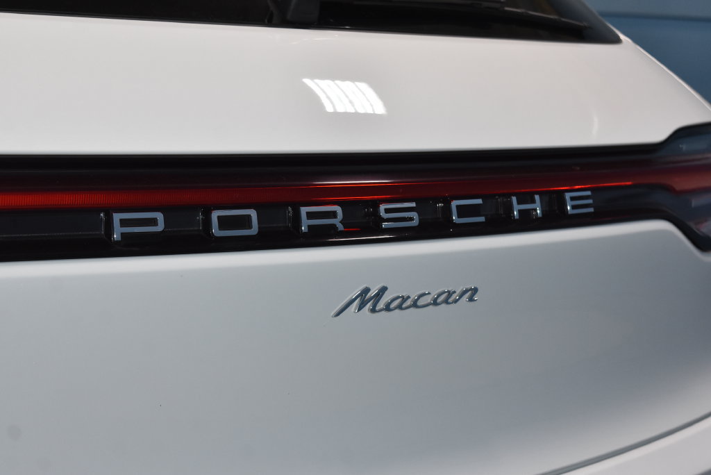 Certified 2026 Porsche Macan AWD/4WD image 32