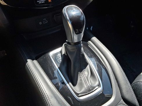 Used 2018 Nissan Rogue SL AWD/4WD image 14