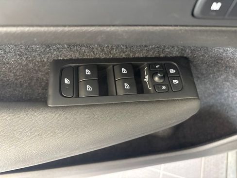 Used 2025 Volvo XC40 B5 Plus AWD/4WD image 23