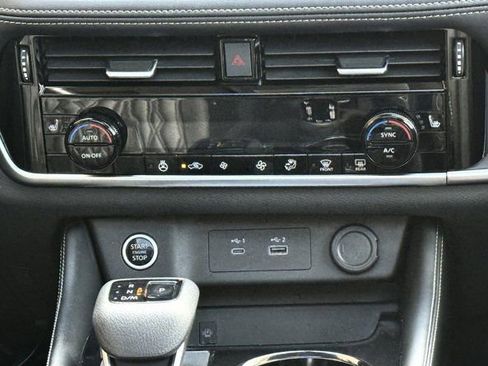 Used 2023 Nissan Rogue Platinum AWD/4WD image 19