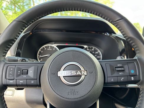 Used 2025 Nissan Pathfinder SV AWD/4WD image 30