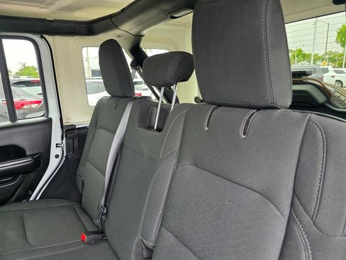 Used 2019 Jeep Wrangler Unlimited Sport S AWD/4WD image 16