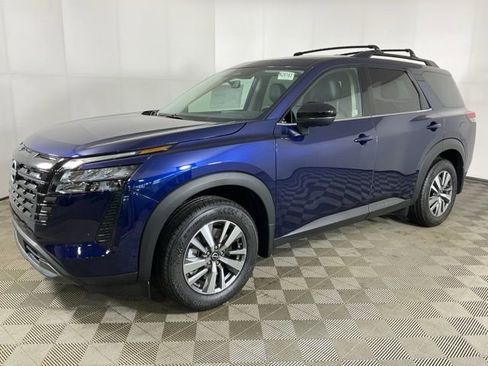 New 2026 Nissan Pathfinder SL image 3