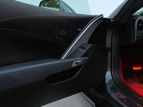 Used 2015 Chevrolet Corvette Z06 w/ 3LZ Preferred Equipment Group RWD image 22